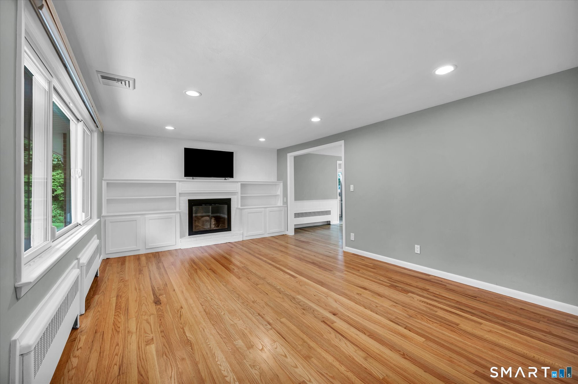 24 Ridge Road Cromwell, CT 06416 - Photo 5 of 30 Living Room