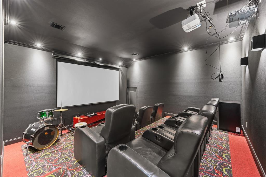 3310 Collard Road Arlington, TX 76017 - Photo 30 of 40 a room with furniture