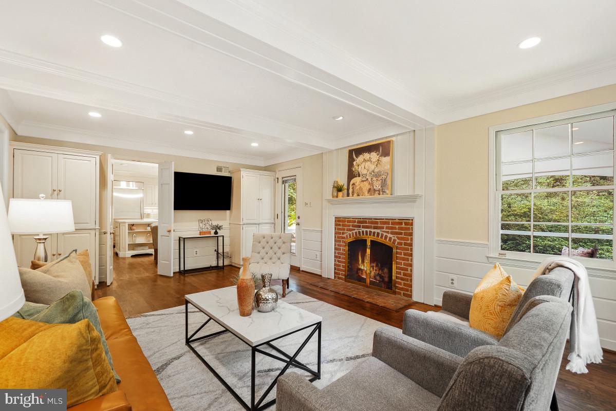 8006 Greentree Road Bethesda, MD 20817 - Photo 21 of 44 Family Room