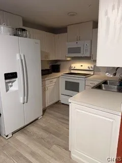 $2,000 | 8416B Bramblebush Circle, Clay, NY 13090