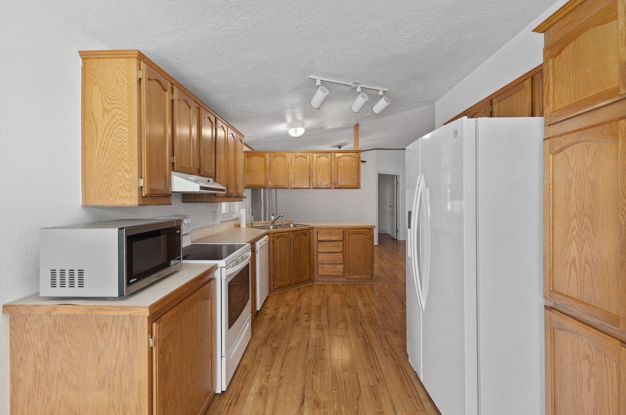 3955 South Stage Road, Unit 94 Medford, OR 97501 - Photo 11 of 40 8-web-or-mls-3955-s-stage-rd-94