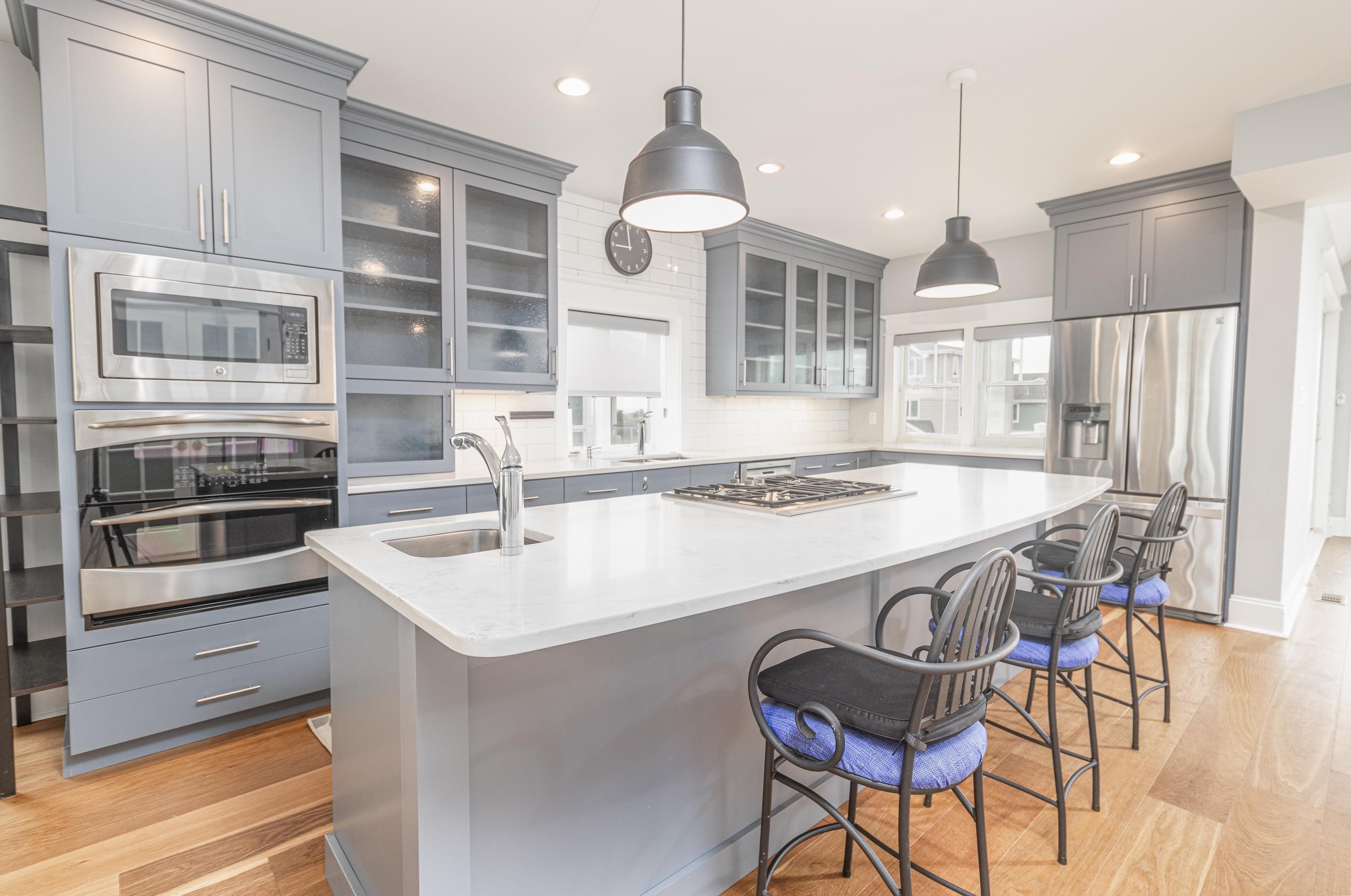 25 West 32nd Avalon, NJ 08202 - Photo 23 of 40 a kitchen with a dining table chairs sink and microwave