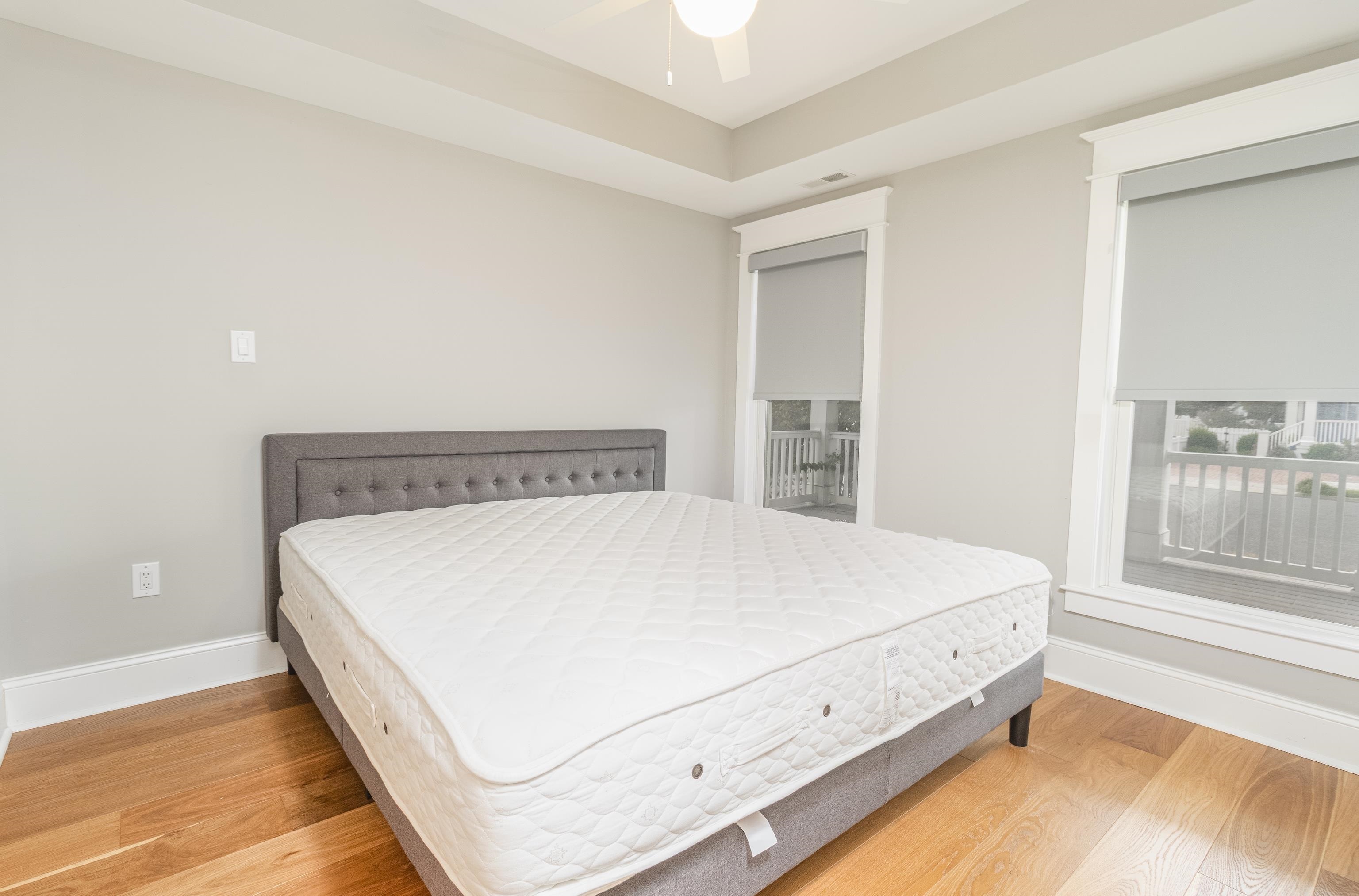 25 West 32nd Avalon, NJ 08202 - Photo 7 of 40 a bed sitting in a spacious bedroom next to a window