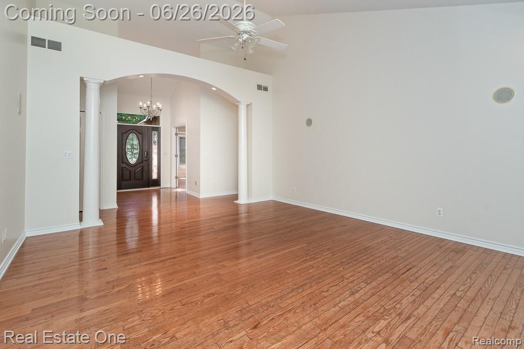 227 Bloomer Ridge Court Rochester, MI 48307 - Photo 8 of 45 227 Bloomer Ridge Court_MLS-008.jpg