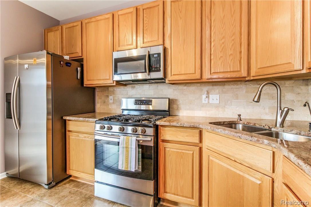 568 Cherry Orchard Road Canton, MI 48188 - Photo 14 of 37 014-Kitchen-5563559-large.jpg