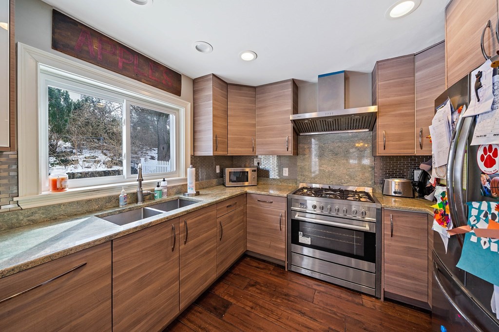 603 Pleasant Street Milton, MA 02186 - Photo 5 of 32