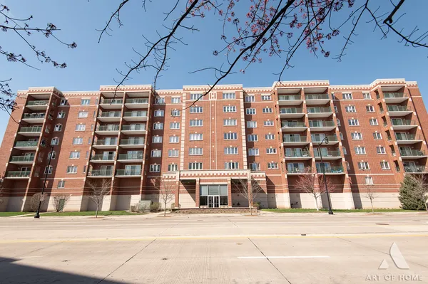 $325,000 | 650 South River Road, Unit 701, Des Plaines, IL 60016