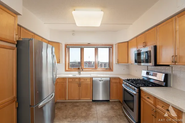 $325,000 | 650 South River Road, Unit 701, Des Plaines, IL 60016