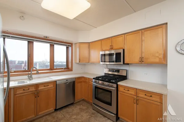 $325,000 | 650 South River Road, Unit 701, Des Plaines, IL 60016