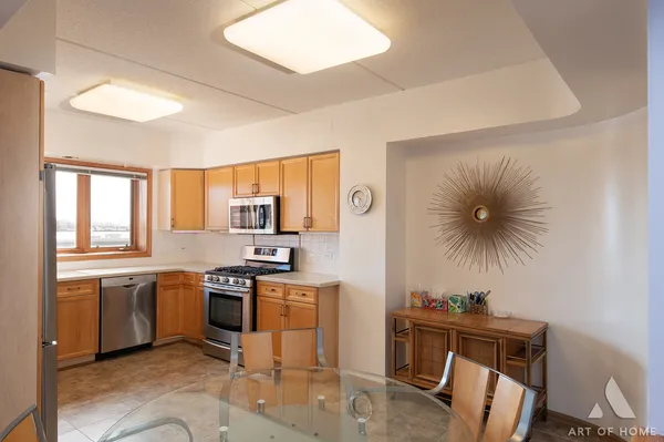$325,000 | 650 South River Road, Unit 701, Des Plaines, IL 60016
