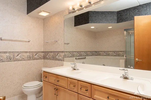 $325,000 | 650 South River Road, Unit 701, Des Plaines, IL 60016