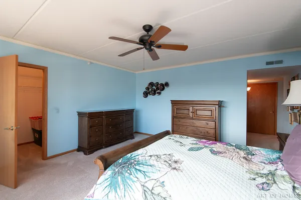 $325,000 | 650 South River Road, Unit 701, Des Plaines, IL 60016