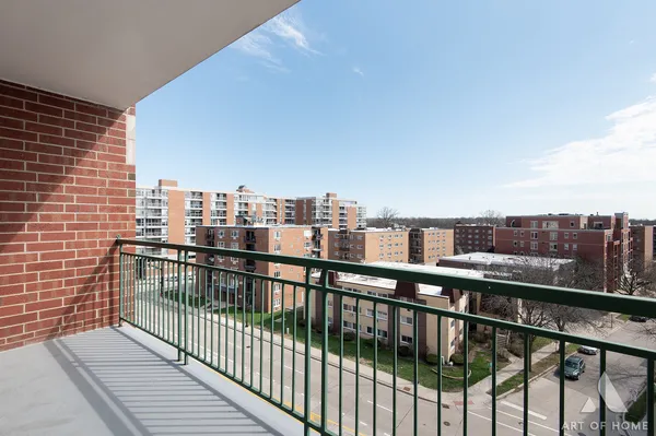 $325,000 | 650 South River Road, Unit 701, Des Plaines, IL 60016