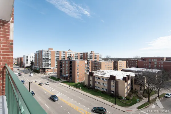 $325,000 | 650 South River Road, Unit 701, Des Plaines, IL 60016