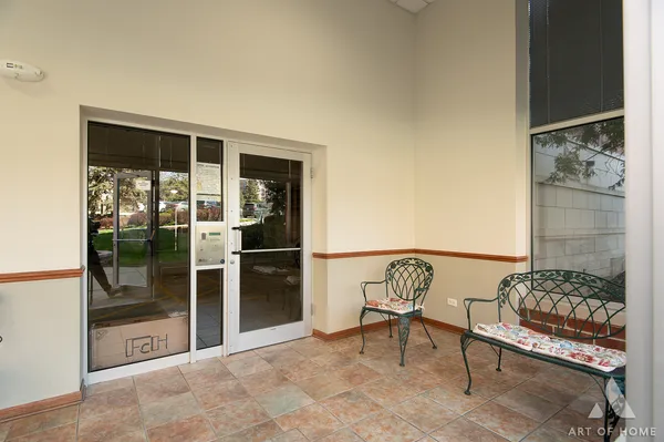 $325,000 | 650 South River Road, Unit 701, Des Plaines, IL 60016