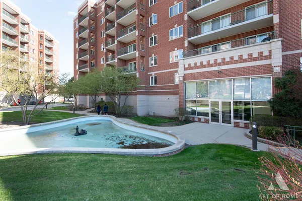 $325,000 | 650 South River Road, Unit 701, Des Plaines, IL 60016