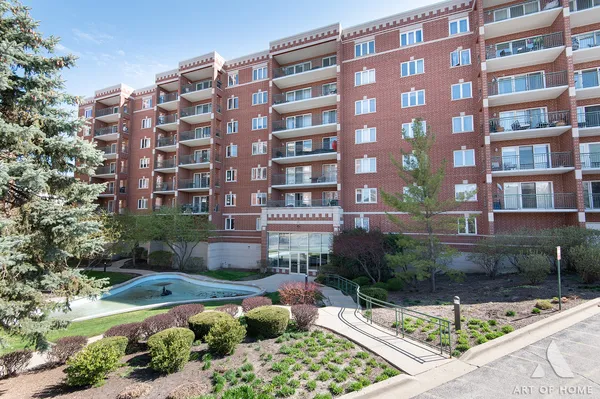 $325,000 | 650 South River Road, Unit 701, Des Plaines, IL 60016