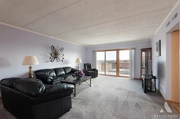 $325,000 | 650 South River Road, Unit 701, Des Plaines, IL 60016