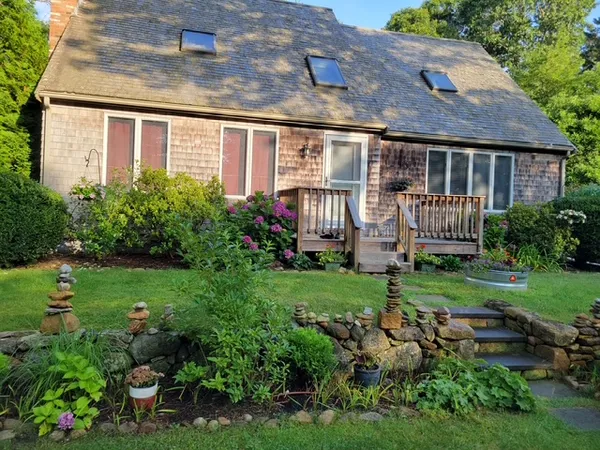 $1,399,000 | 6 Stone Pound Way, Oak Bluffs, MA 02557