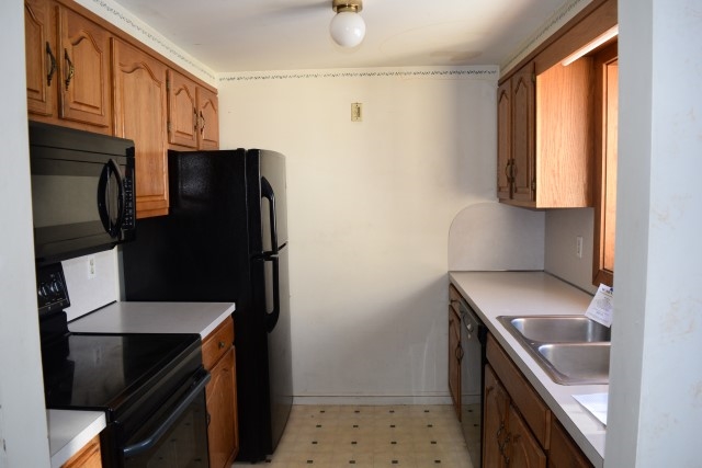 13 Lyons Street Rochester, NH 03867 - Photo 3 of 28