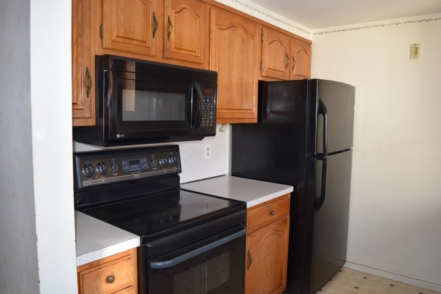 13 Lyons Street Rochester, NH 03867 - Photo 4 of 28