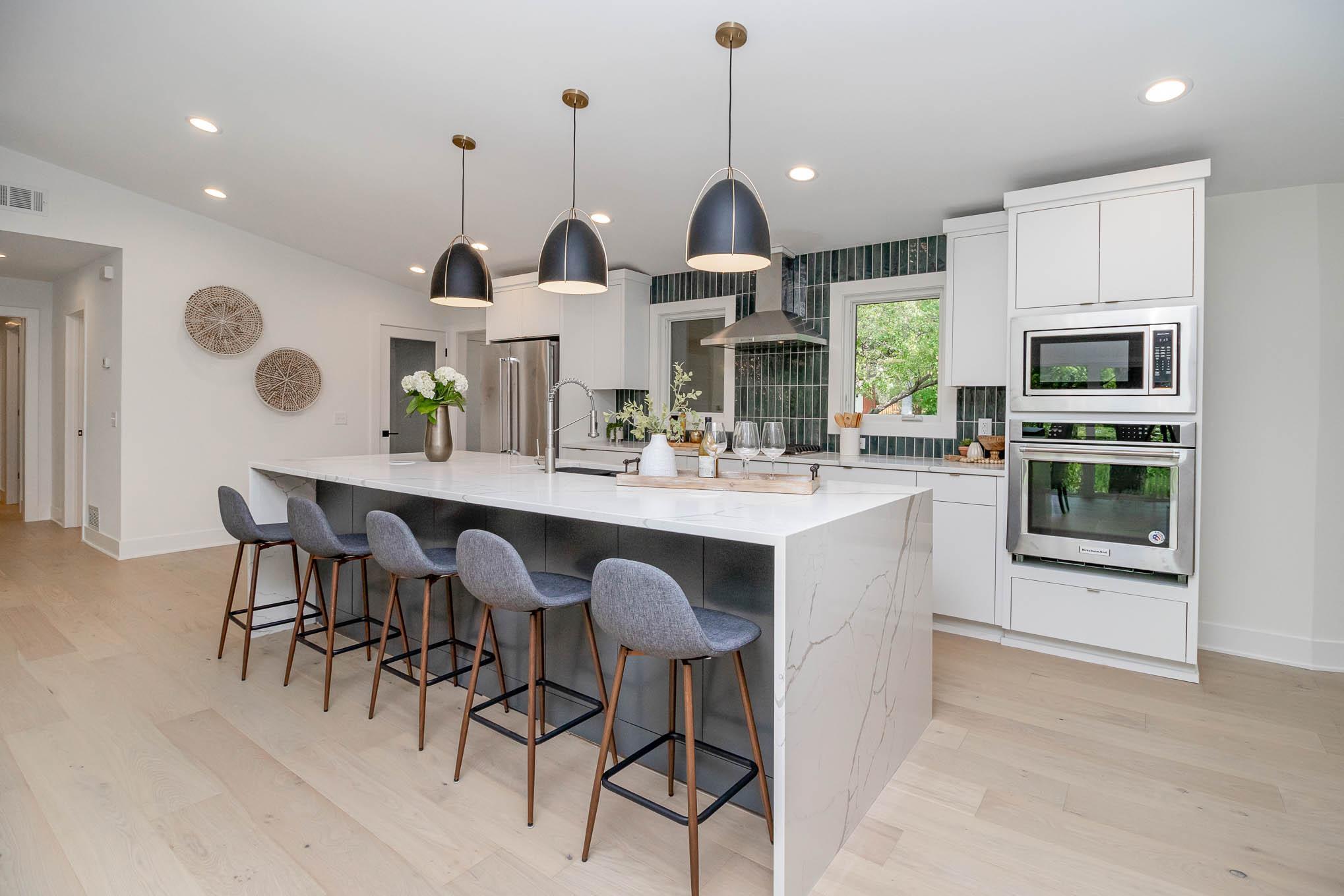 3932 Auburn Drive, MN 55305 Compass