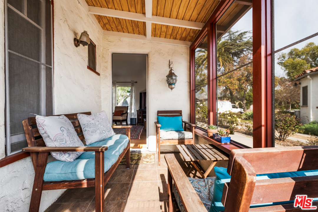 806 Palm Drive Glendale, CA 91202 - Photo 20 of 29 a outdoor space with seating