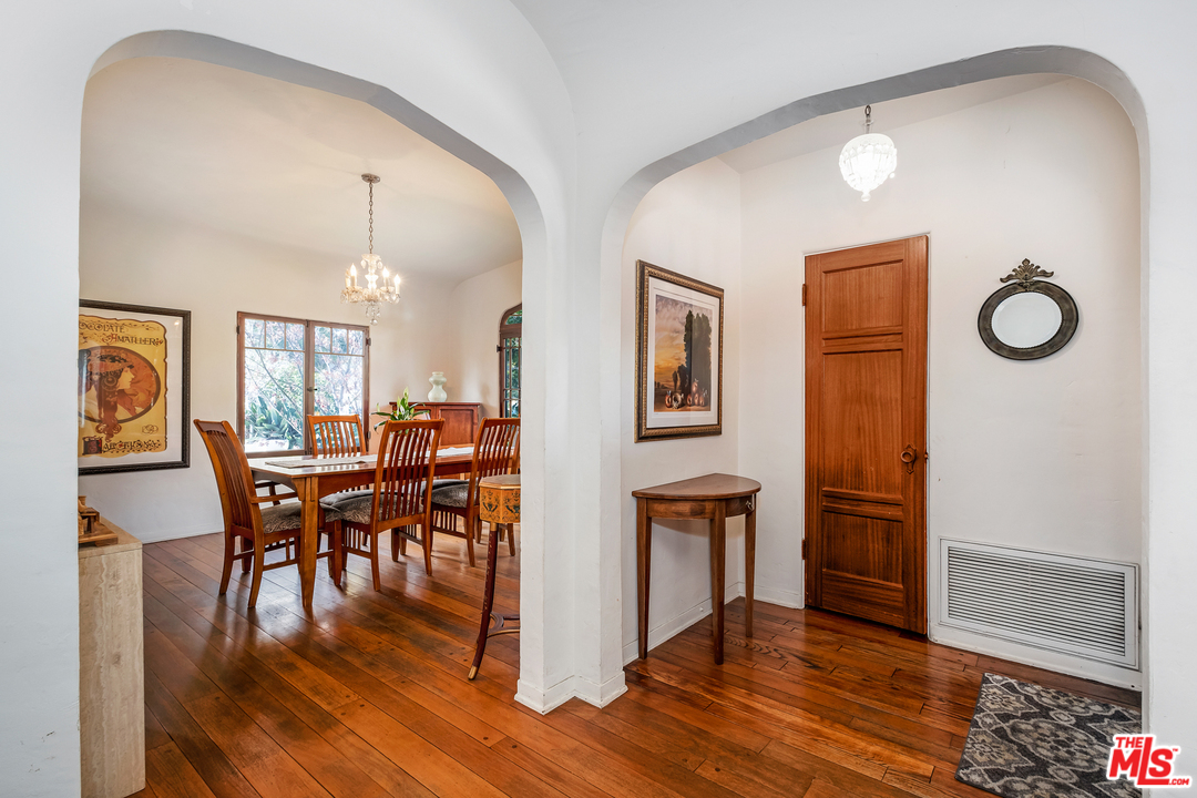 806 Palm Drive Glendale, CA 91202 - Photo 6 of 29 a view of a livingroom with furniture and wooden floor