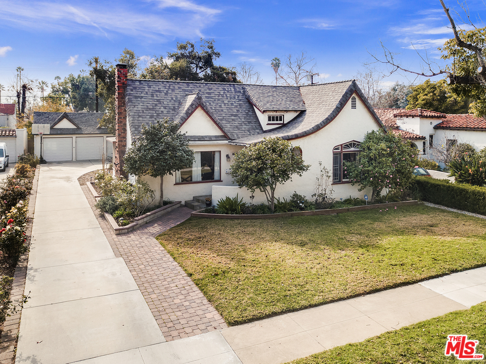 806 Palm Drive Glendale, CA 91202 - Photo 9 of 29 an aerial view of a house