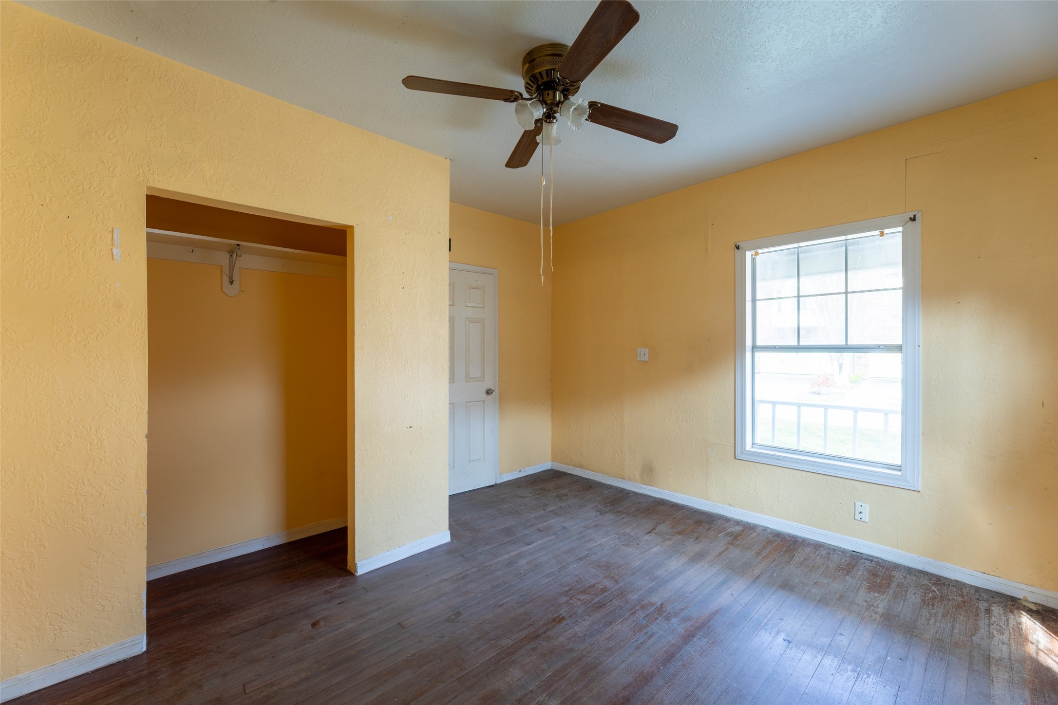 5229 Eigel Street Houston, TX 77007 - Photo 14 of 19 a view of empty room with wooden floor and fan