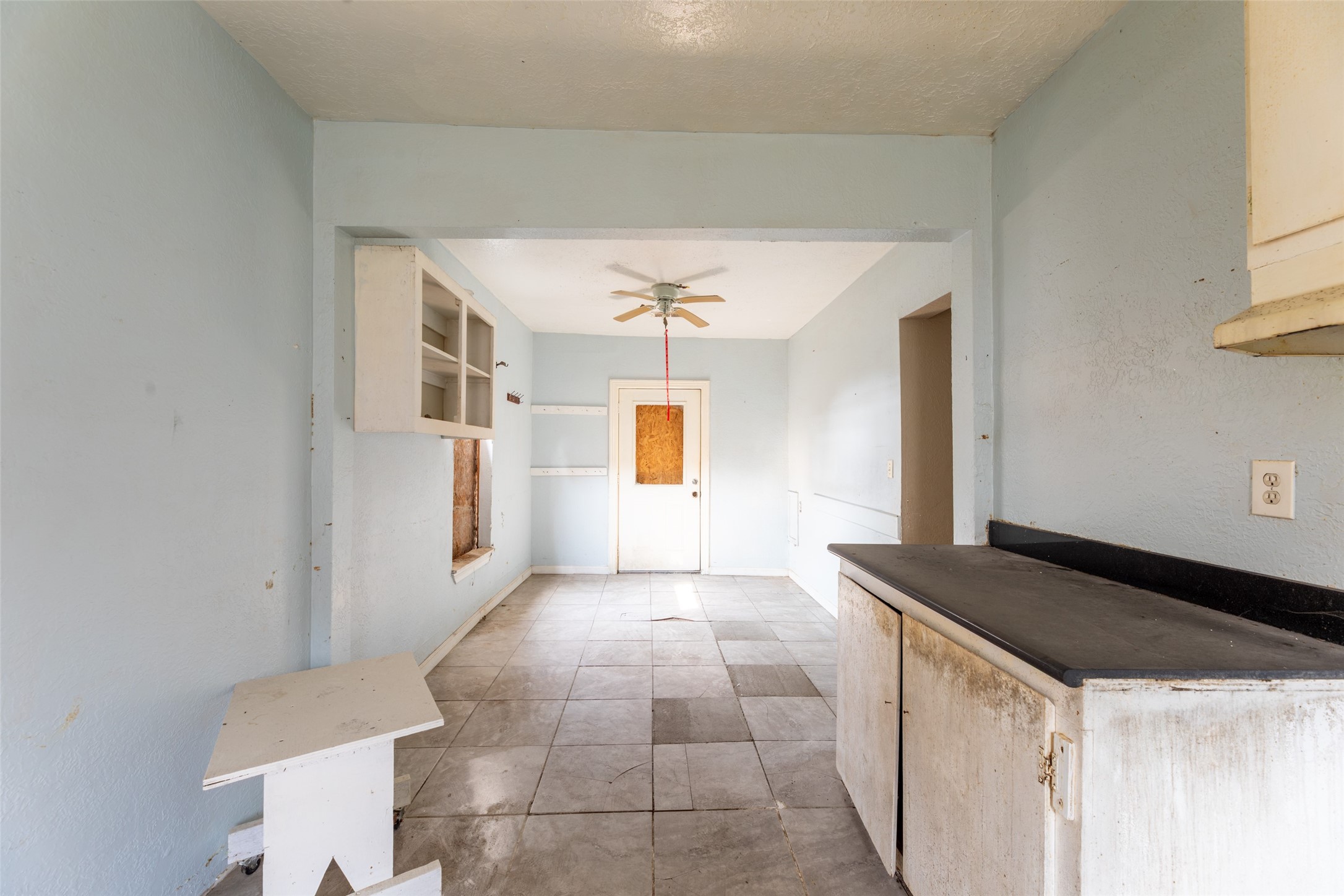 5229 Eigel Street Houston, TX 77007 - Photo 8 of 19 a living room with a sink furniture and a toilet