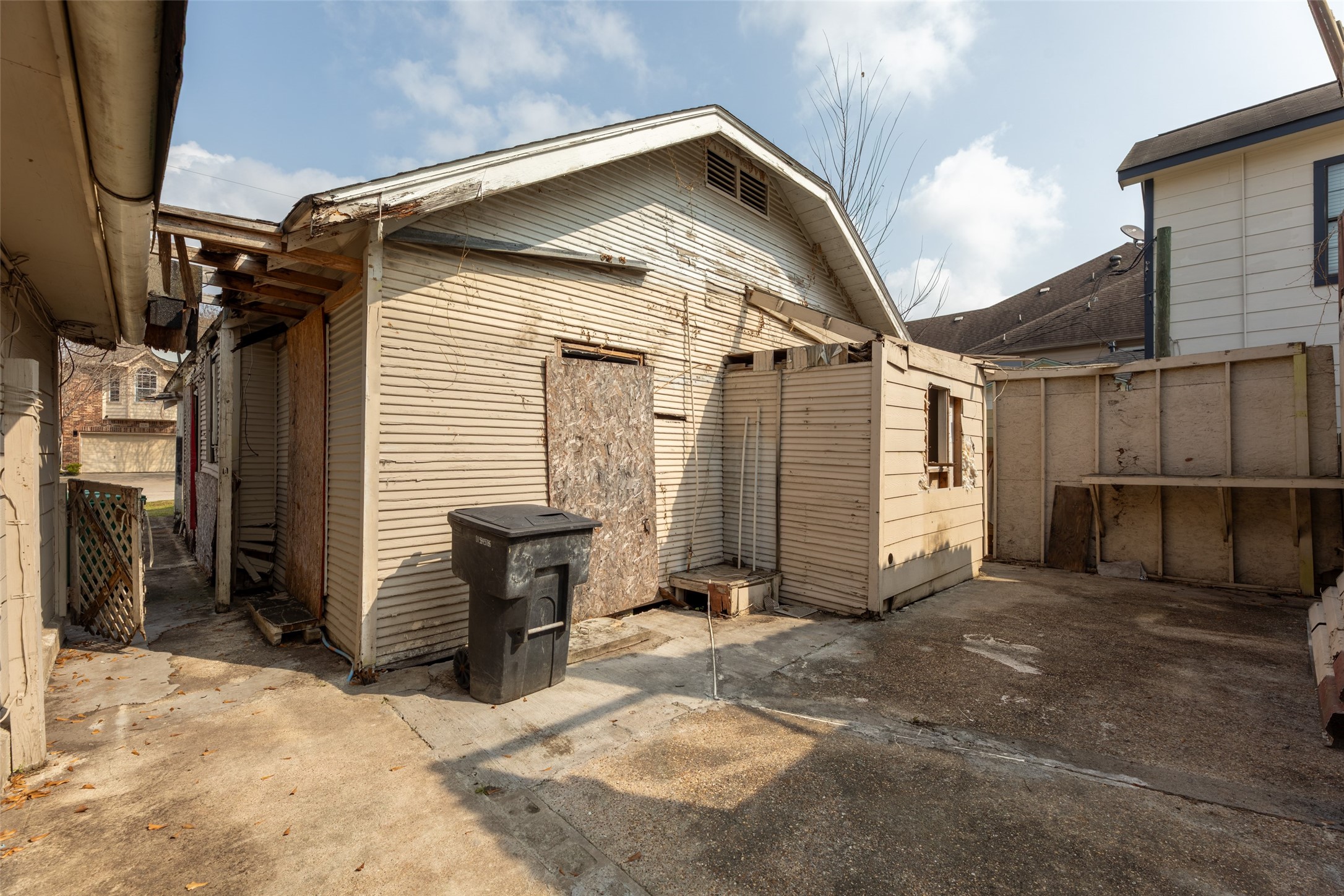5229 Eigel Street Houston, TX 77007 - Photo 9 of 19 a view of a house with a wooden fence