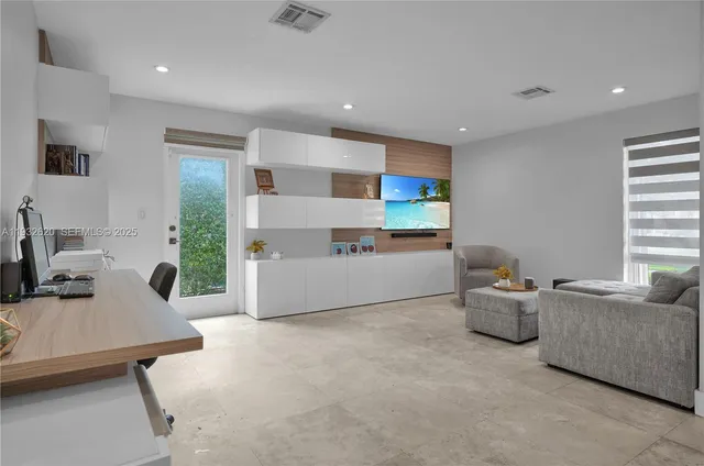 $7,700 | 2101 Northeast 211th Terrace, Miami, FL 33179