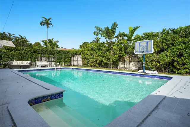 $7,700 | 2101 Northeast 211th Terrace, Miami, FL 33179