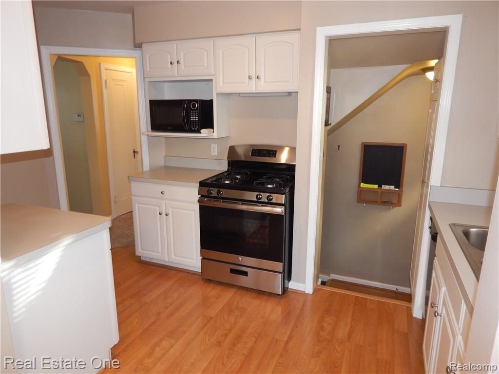 2436 Harvard Road Berkley, MI 48072 - Photo 18 of 35 Kitchen