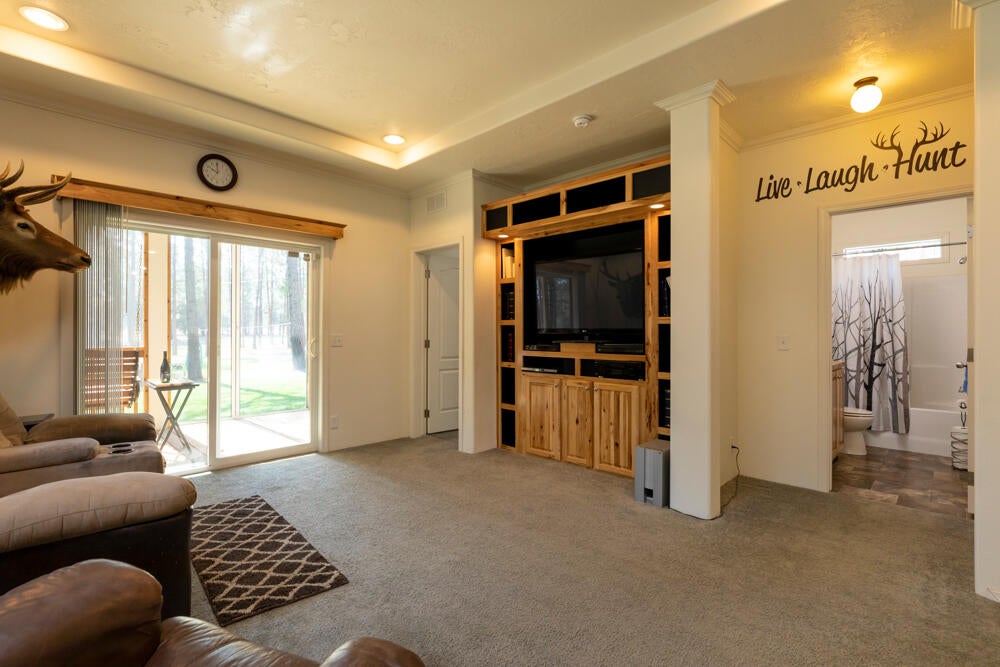 9660 Sprague River Road Chiloquin, OR 97624 - Photo 17 of 58 Living room with ambiance lighting.