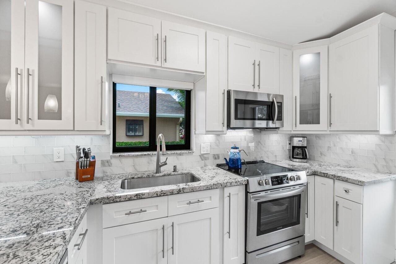 8167 Summerbreeze Lane Boca Raton, FL 33496 - Photo 5 of 30 007-8167SummerbreezeLane-BocaRaton-FL-33