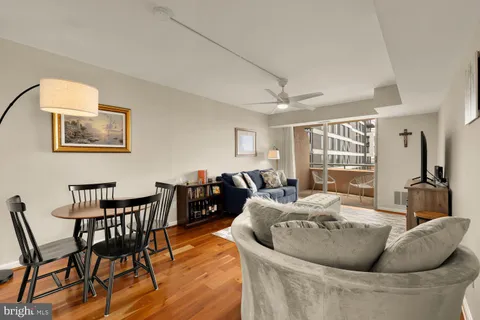 $399,000 | 4808 Moorland Lane, Unit 1102, Bethesda, MD 20814