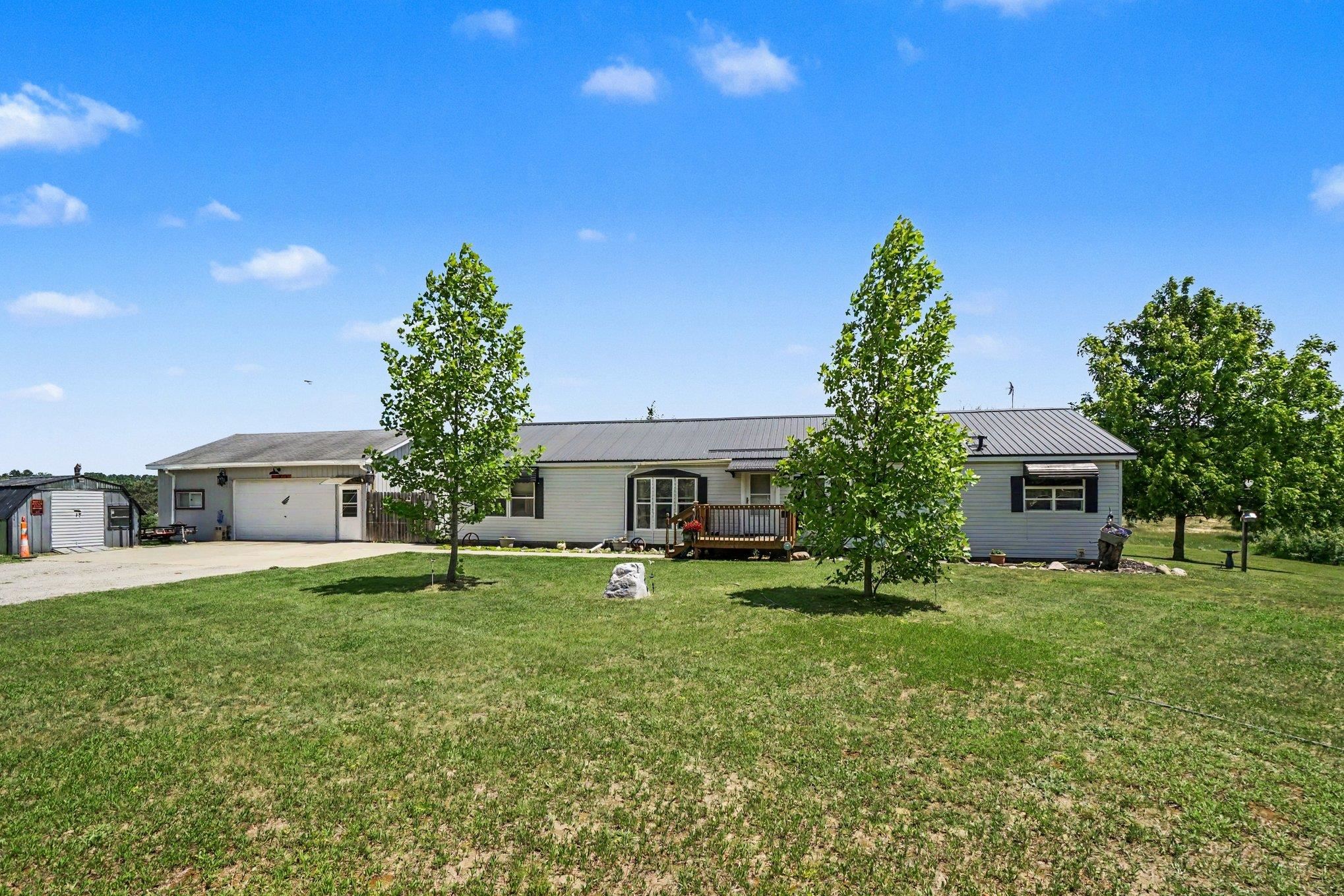 9145 Lydell Road Farwell, MI 48622 - Photo 3 of 27