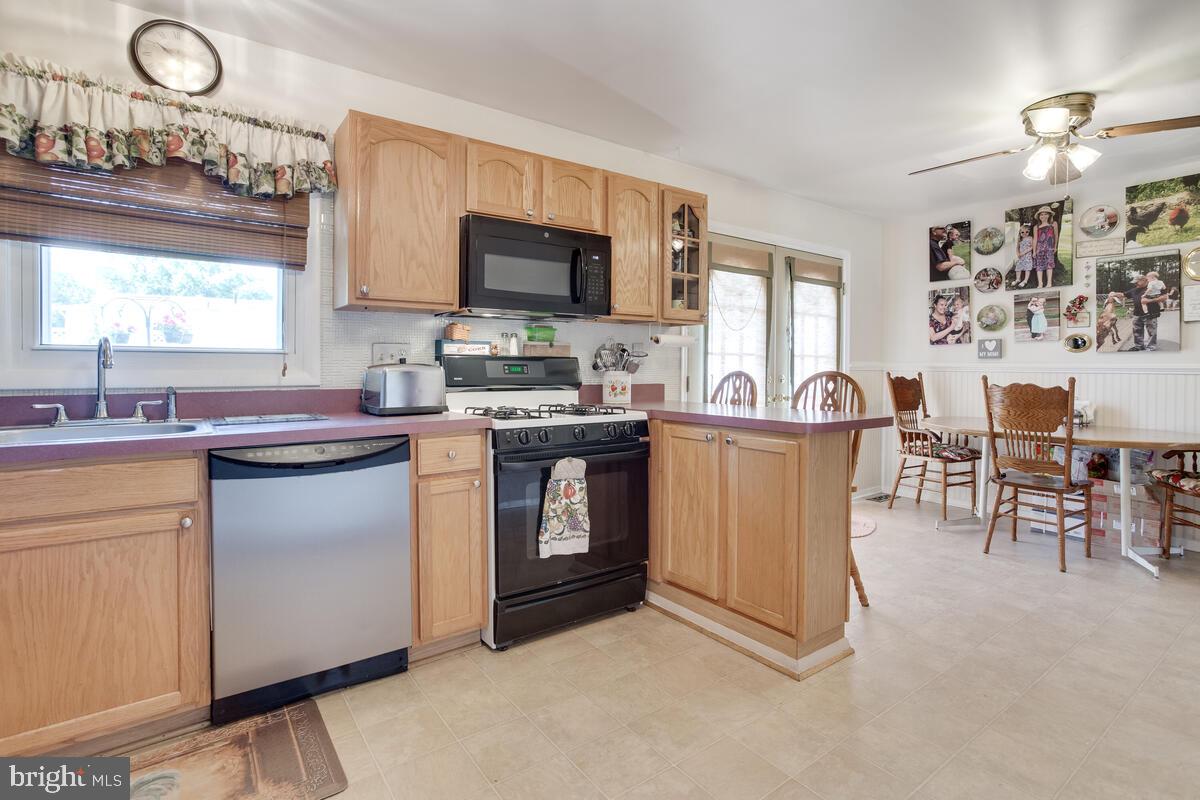215 Brent Road Waldorf, MD 20602 - Photo 12 of 35 Kitchen