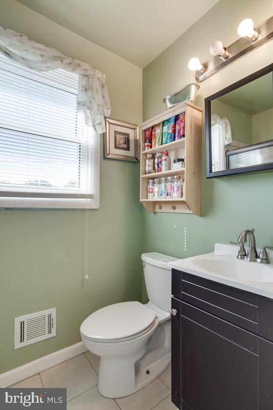 215 Brent Road Waldorf, MD 20602 - Photo 22 of 35 Upper level full bath