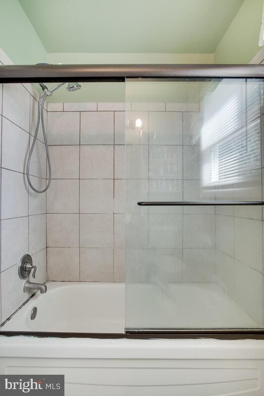 215 Brent Road Waldorf, MD 20602 - Photo 23 of 35 Upper level full bath