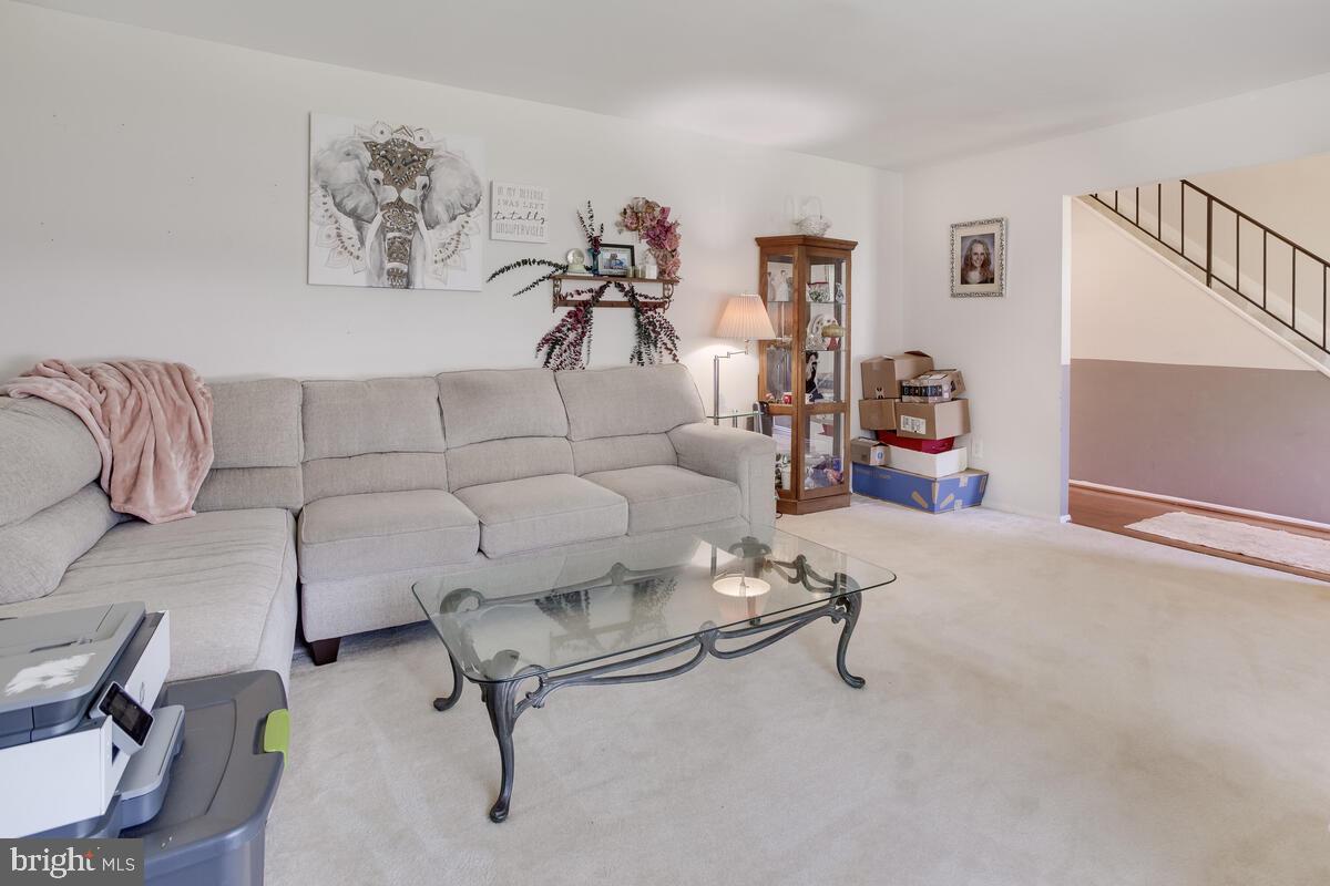 215 Brent Road Waldorf, MD 20602 - Photo 7 of 35 Living Room