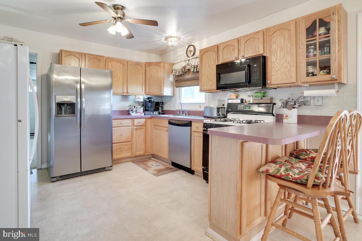 215 Brent Road Waldorf, MD 20602 - Photo 9 of 35 Kitchen
