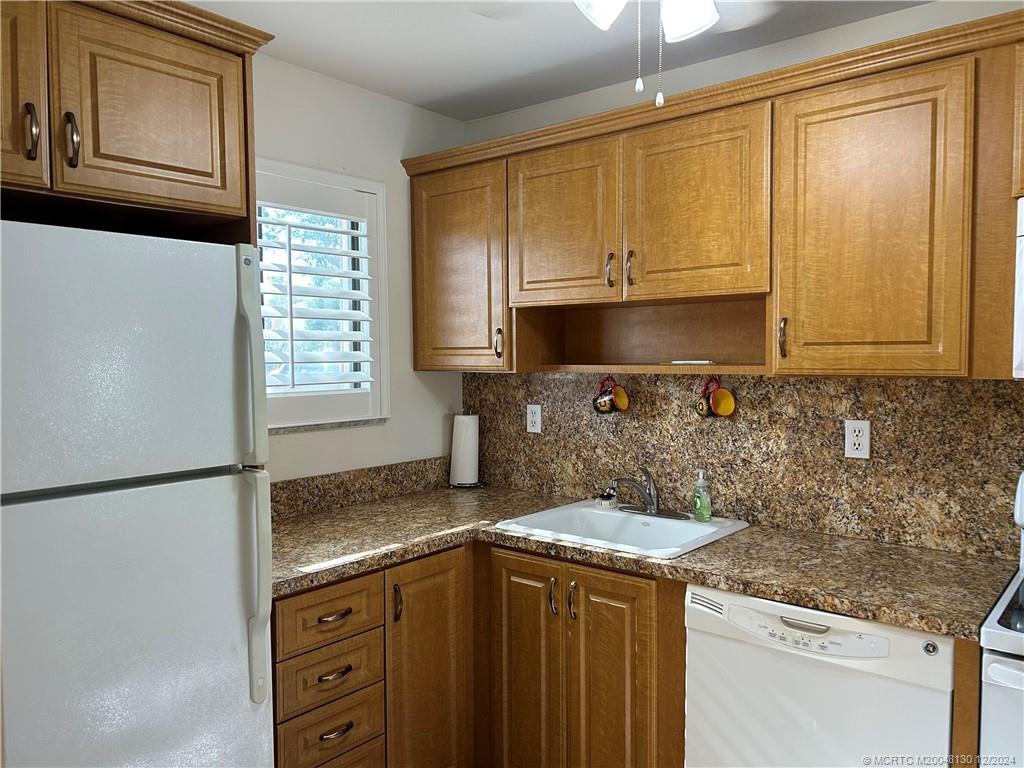 5355 Southeast Miles Grant Road, Unit E114 Stuart, FL 34997 - Photo 7 of 15