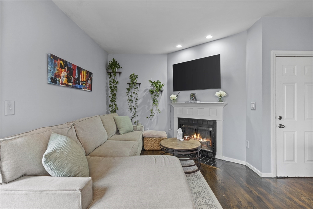 52 H Street, Unit 2 Boston, MA 02127 - Photo 5 of 15