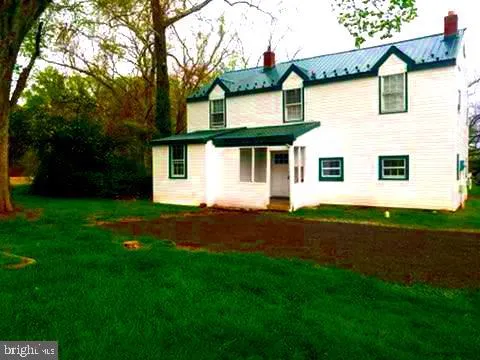 a view of house with backyard