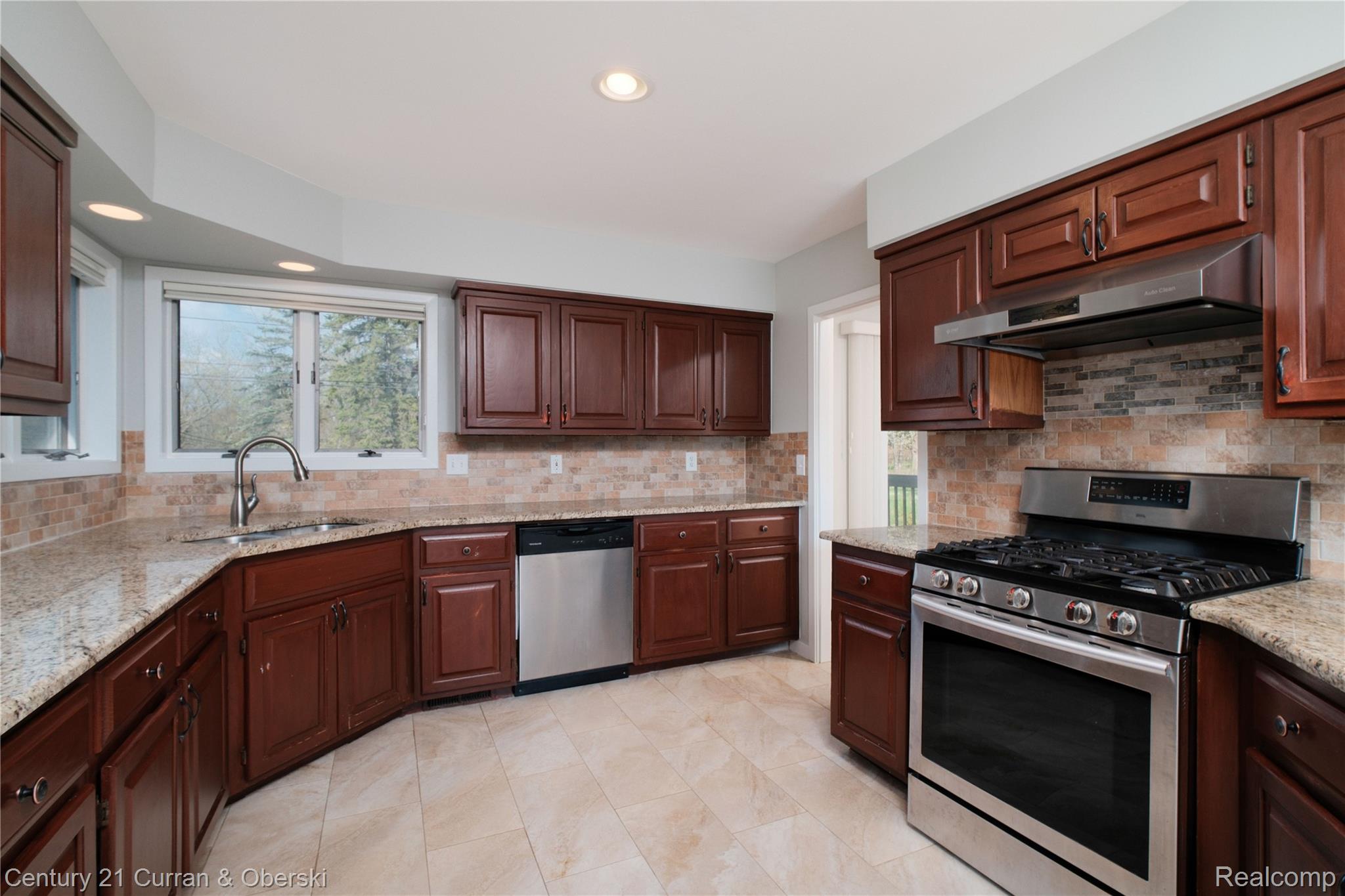 1083 North Livernois Road Rochester, MI 48306 - Photo 17 of 64