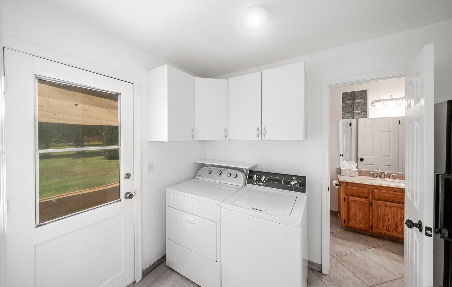12502 Road 37 1/2 Madera, CA 93636 - Photo 20 of 79 a utility room with dryer and washer