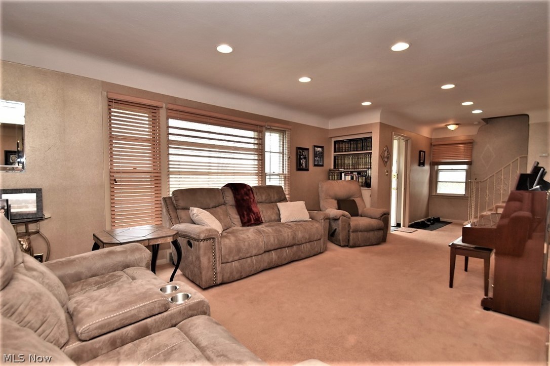 3776 Shannon Road Cleveland Heights, OH 44118 - Photo 7 of 29 Gallery Image 7